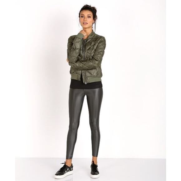 Alo Yoga Idol Quilted Bomber Jacket Hunter Green Size Small Studio Street Style - Picture 3 of 15
